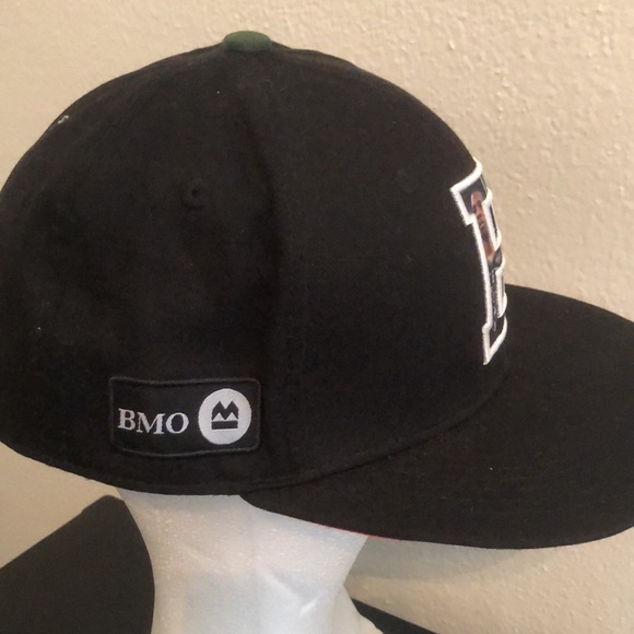 Melonwear Men's Snapback Hat Black Embroidered Milwaukee Bucks Logo - Picture 4 of 4